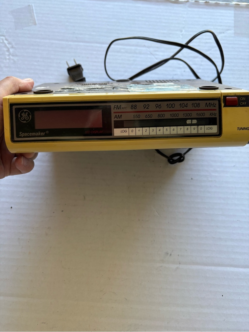 GE Spacemaker Yellow AM/FM Clock Radio - Compact Portable Radio